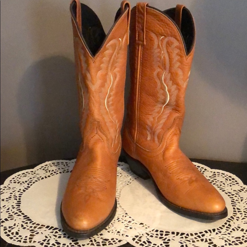 Laredo leather cowgirl boots camel tan color